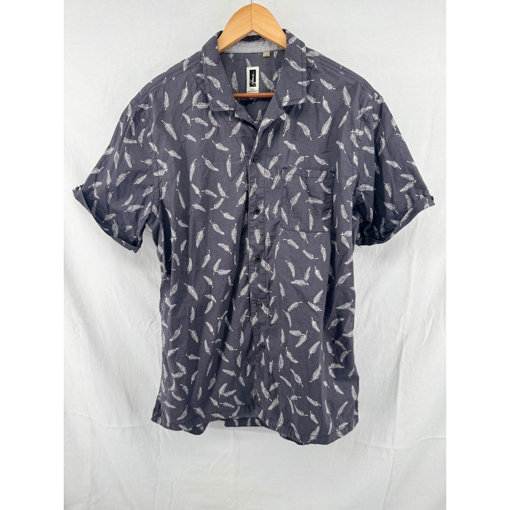 Howe Mens XL Short Sleeve Button Down Shirt Gray Feather Print Cotton Blend